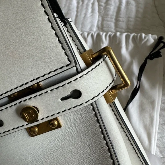 Balmain, white leather off shoulder or Crossbody bag. - Picture 15 of 16
